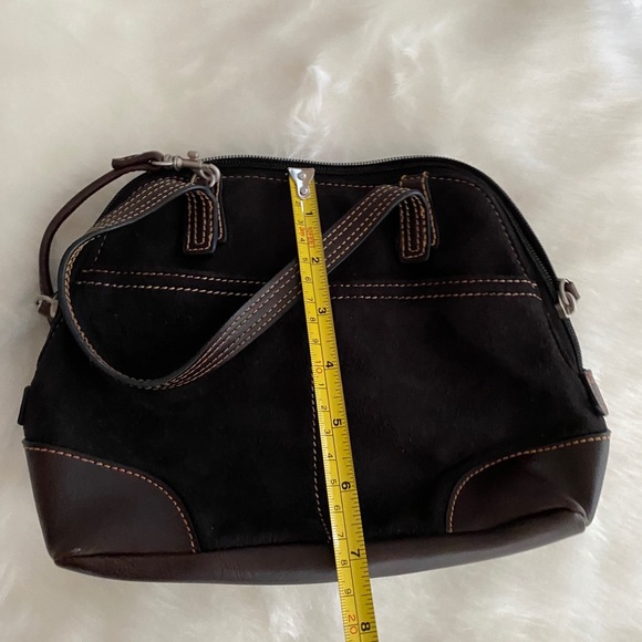 Tommy Hilfiger hand and purse/ crossbody - Picture 7 of 11